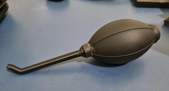 Manual dust blower nozzle