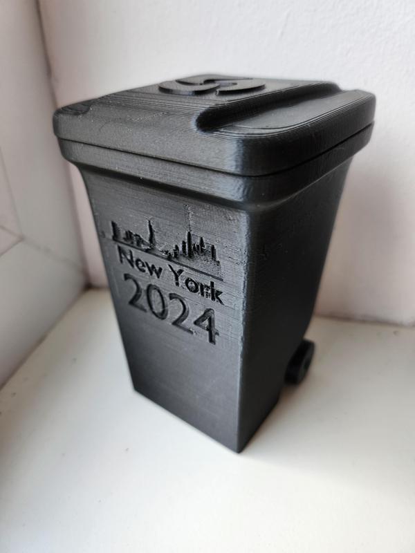 New York City wheelie bin 2024! The innovation of the 21st century.