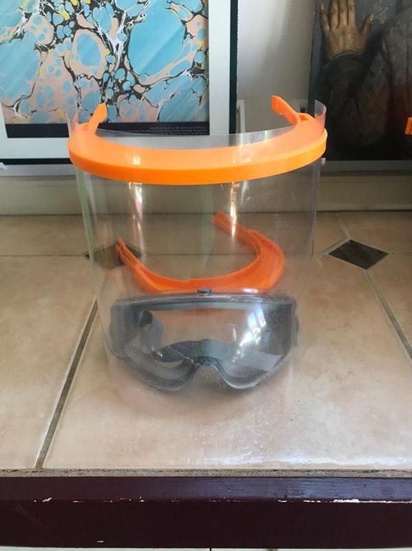 Face shield for for first responders