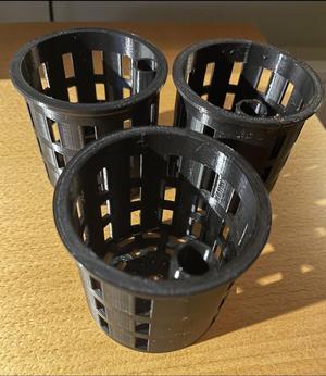 Net pot with hole for flower stick