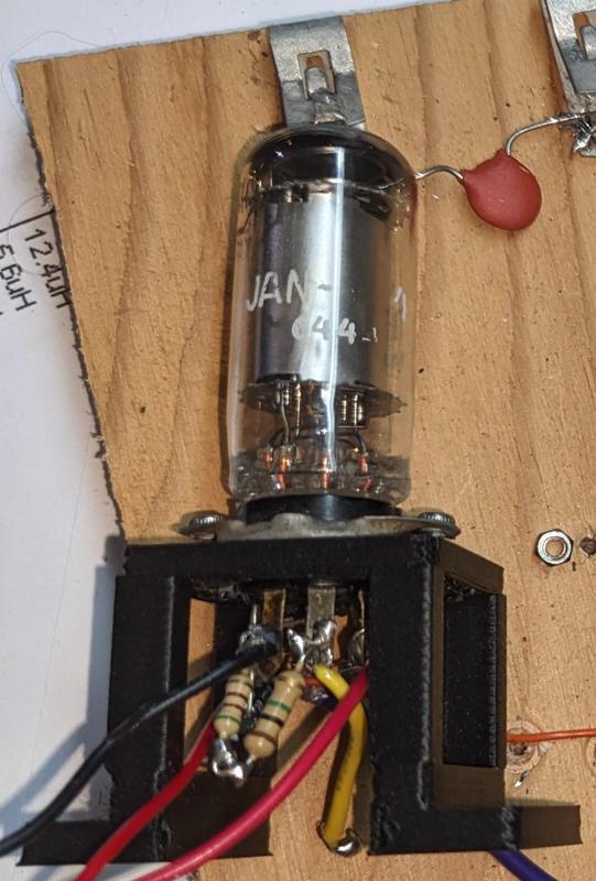 Miniature vacuum tube stand for breadboarding