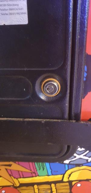 Arcade lock indicator