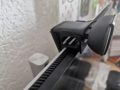 Webcam Mount Logitech Brio 105 on DELL U2722DE