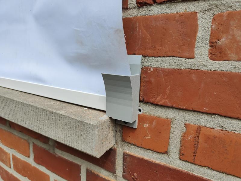 roll down curtain holder