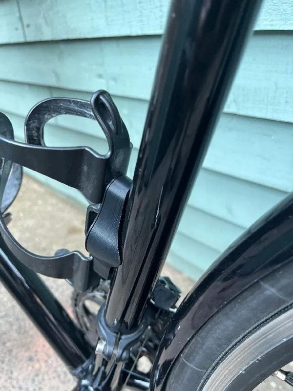 Yet Another Airtag Bottle Cage Mount   