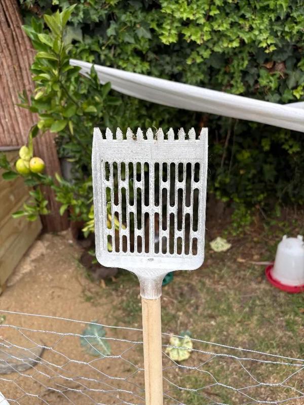 Chicken Pooper Scooper With Tines   