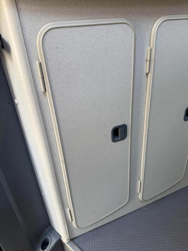 poubelle mercedes james cook T1N   