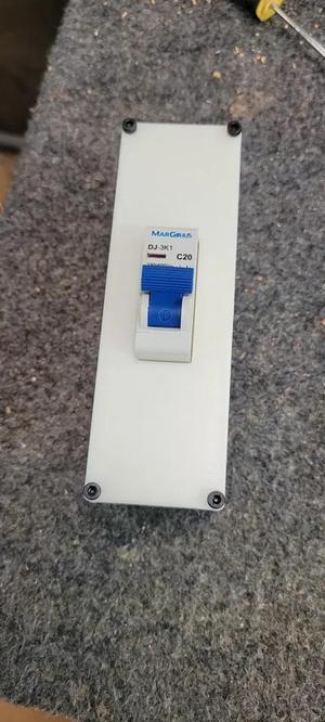 Simple Circuit Breaker Enclosure with Printed DIN Rail   