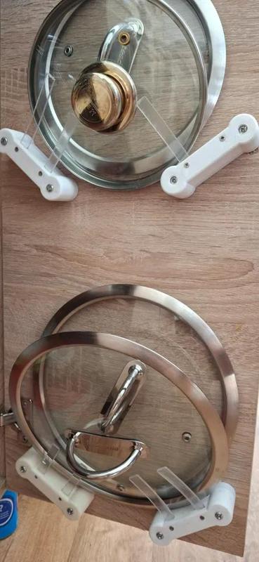 Držák pokliček na hrnce   