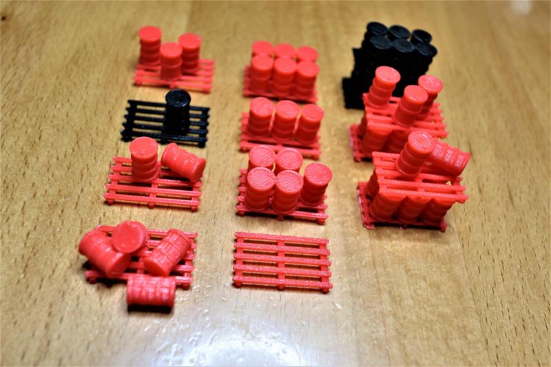 N scale model railroad - Cargo - Pallets with barrels different variants.