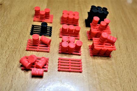 N scale model railroad - Cargo - Pallets with barrels different variants.
