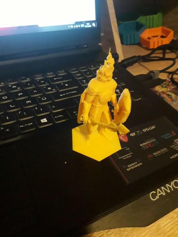 Croisé des seignueurs déchus équipé d'une épée "des étoile"