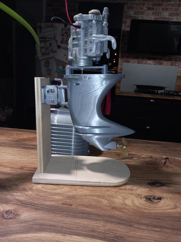RC V8 outboard engine