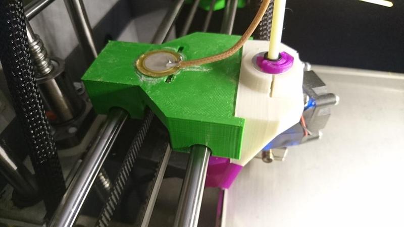 Auto bed leveling using piezo discs