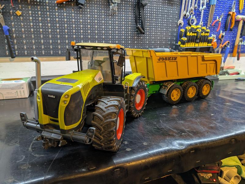 Chassis Class Xerion bruder