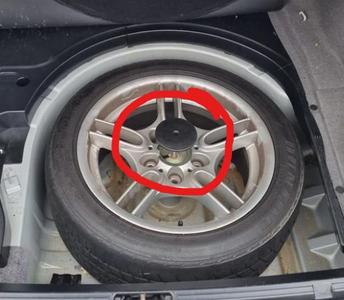 BMW E39 Trunk floor holder