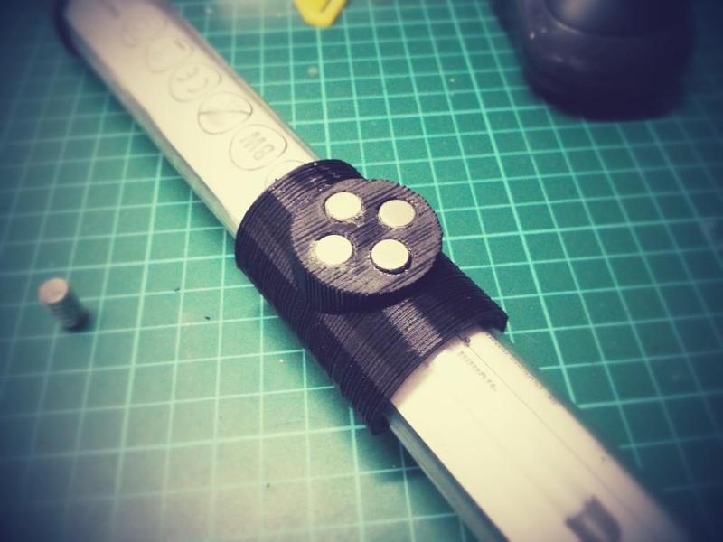 Magnetic holder for LED lamp