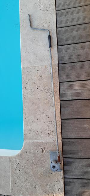 Handle for pool cover reel