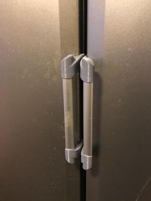 Hotpoint Fridge Freezer RLA 81 Handle