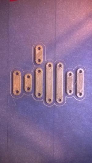 Rounded plate with two holes (parametric); Adjustable offset for print cooling systems