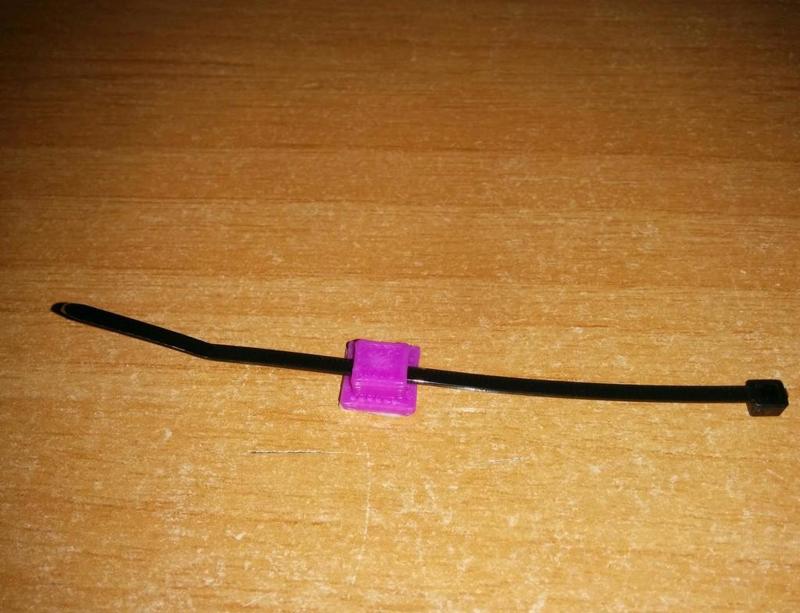 sujeta bridas, soporte bridas