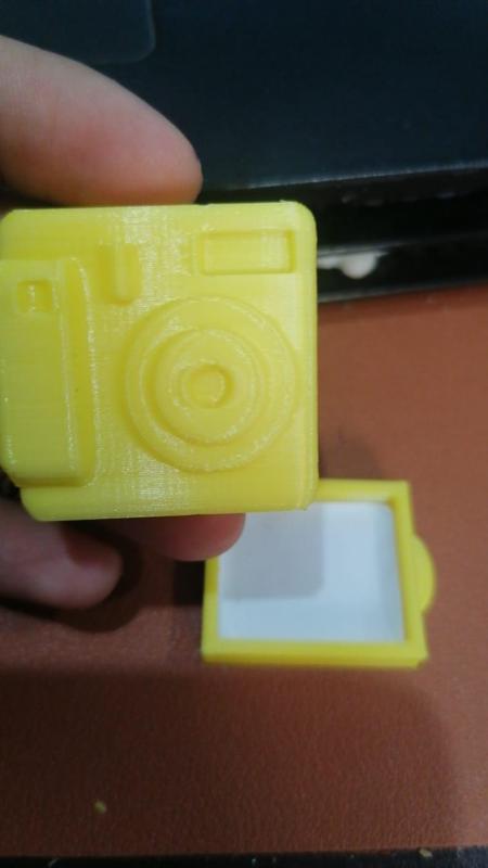 EASY PRINT POLAROID CAMERA KEYCHAIN