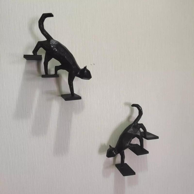 Low Poly Cat Climbing Down