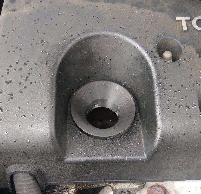 Oil Top-up Funnel for Toyota Avensis VVTi or others with similar filling hole (35mm diameter)