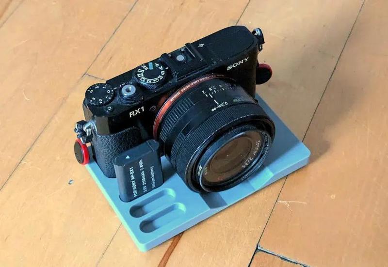 Gridfinity holder for Sony RX1   