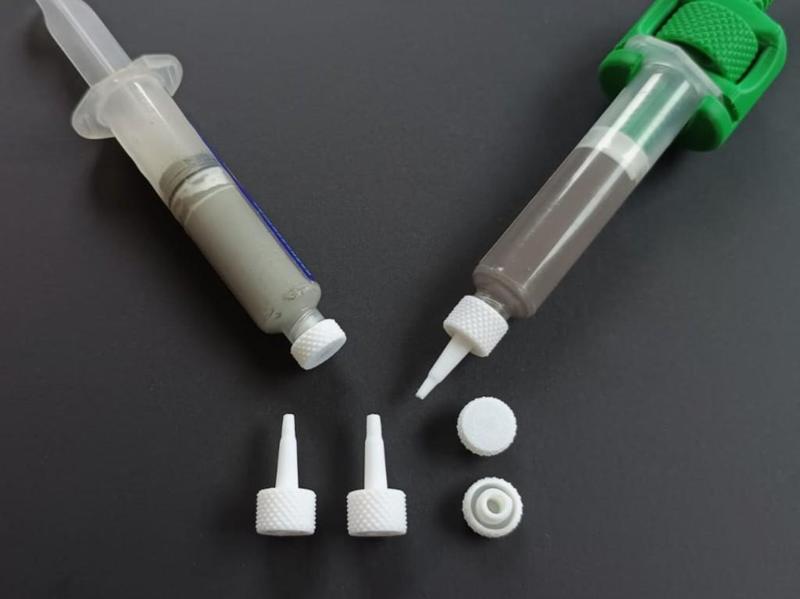 Soldering paste plugs and nozzles (syringe plugs)