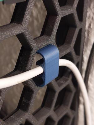 Quick cable clip for HSW (honeycomb storage wall)