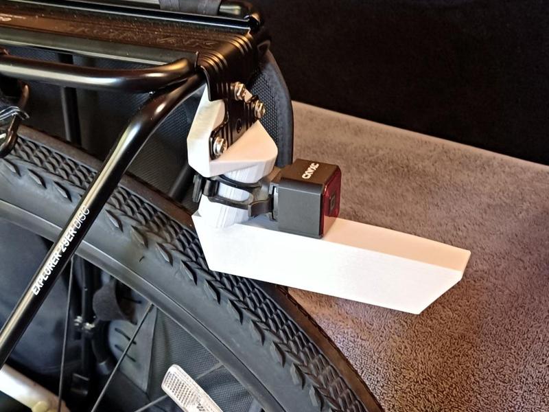 Taillight mount and fender for QuickTrack MTX rear bike rack