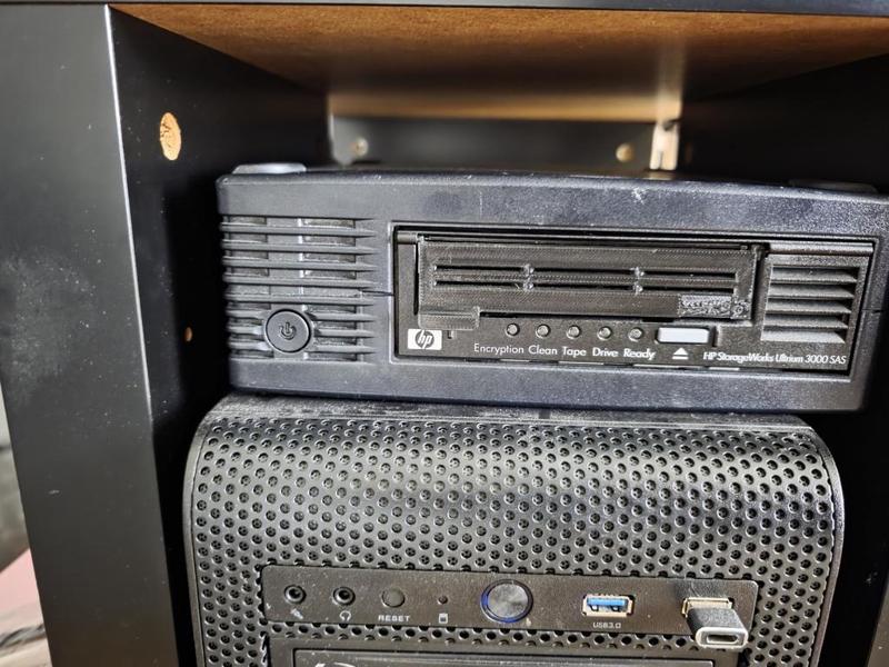 HP StorageWorks Ultrium 3000 SAS door