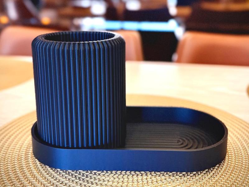 Brush holder with Tray