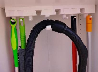 Modular hot swap cabinet hanger 