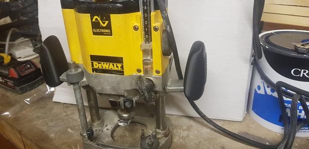 Dewalt DW625E Handles and base plate