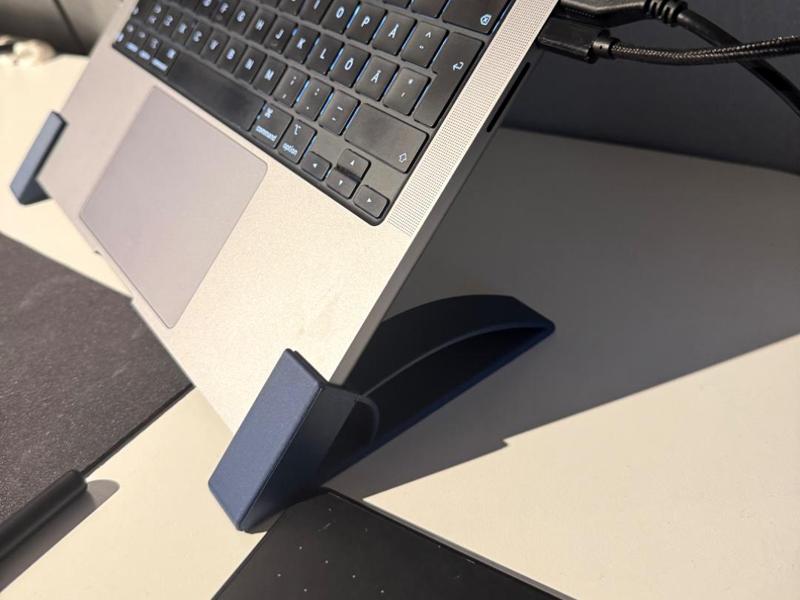 SLEEK AND COMPACT MACBOOK STAND 
