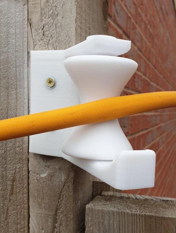 90 Degree Garden Hose Roller Guide