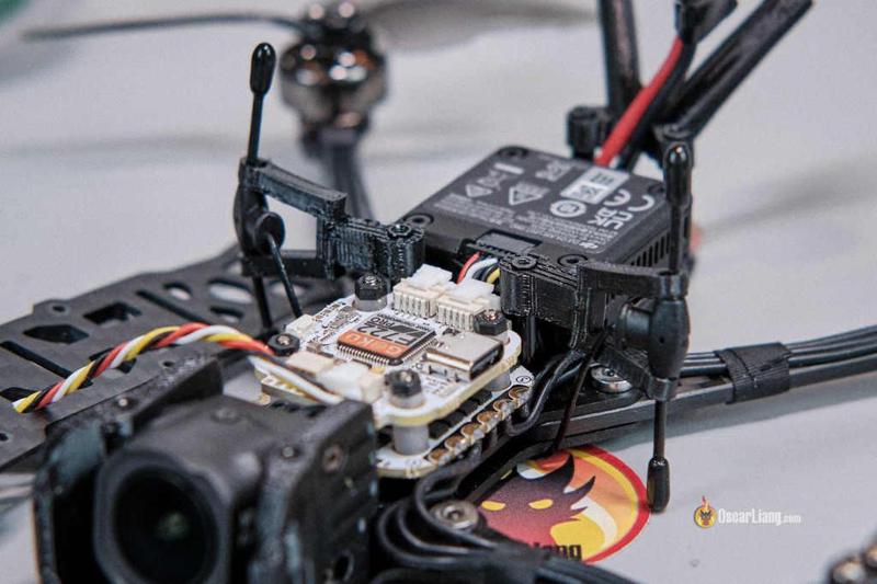 Flywoo Explorer LR4 O4 Pro Vertical Antenna Mount (For 3.5mm diameter standoffs)