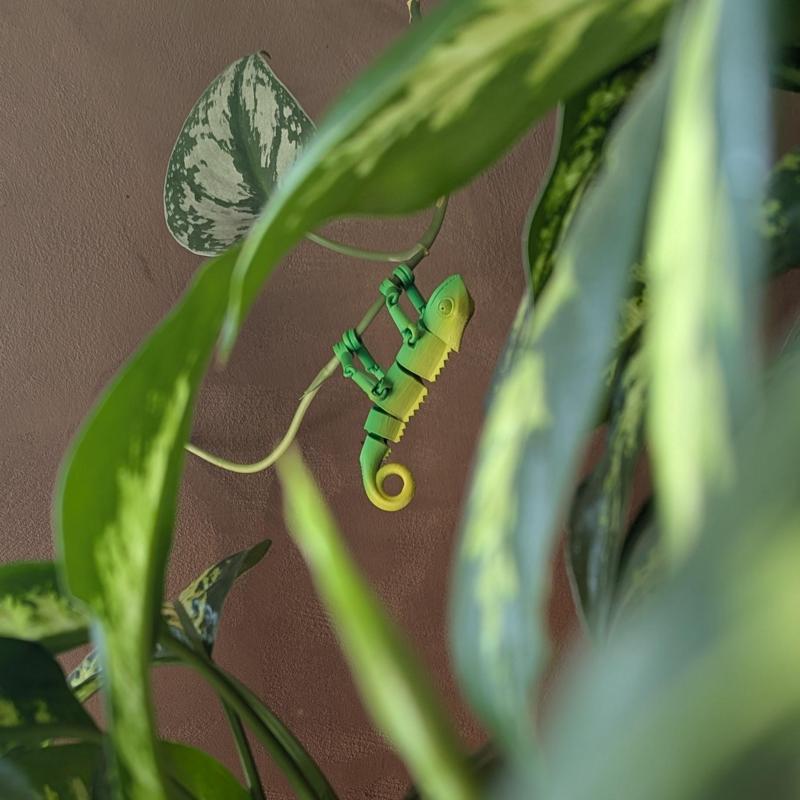 Hanging Articulated Baby Chameleon - Plant Accessory