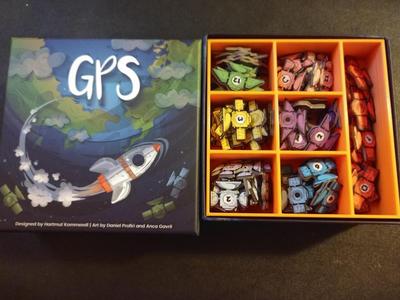 GPS game insert and organizer for satellite tokens