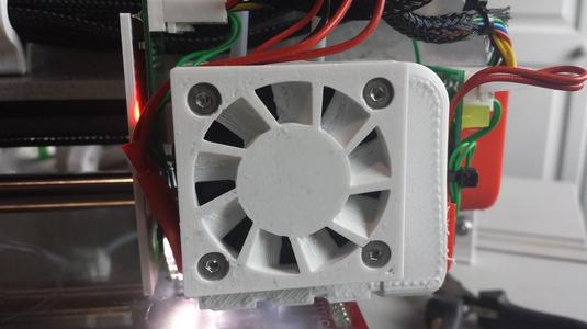 Fan Backwash eliminator and finger guard for Ormerod hot end