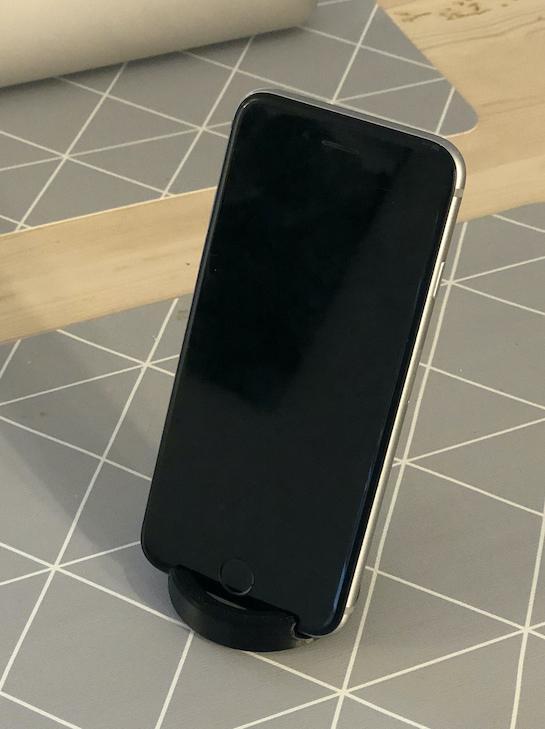Circular phone stand