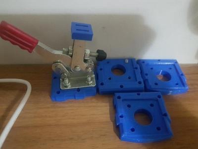 Mini toggle clamp fixing helper for 20X20 profiles