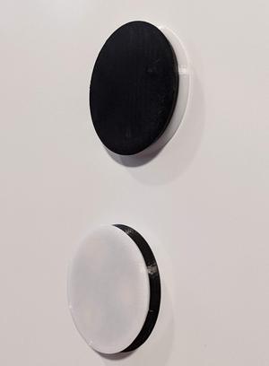 Simple dual state round magnet