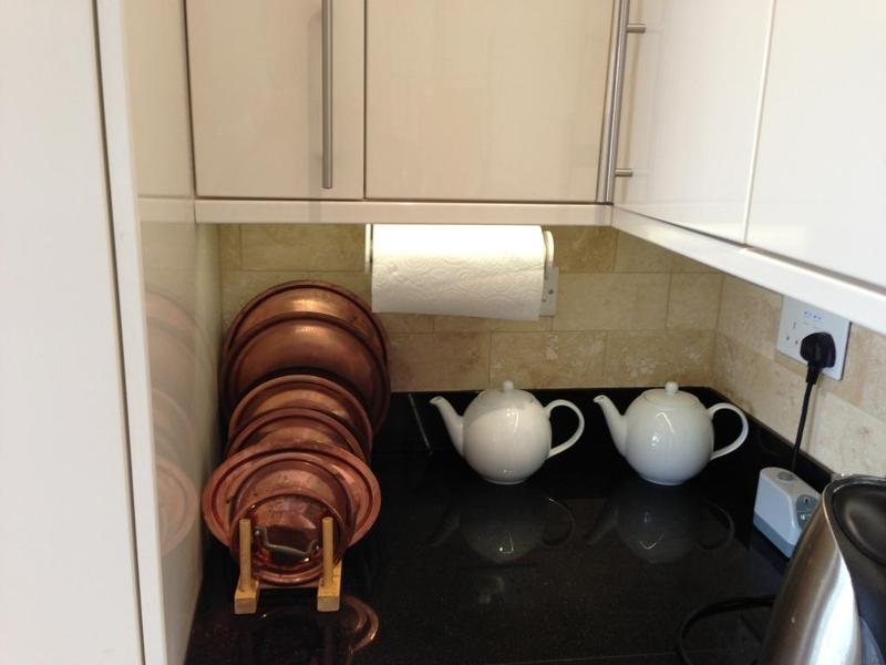 Kitchen roll holder