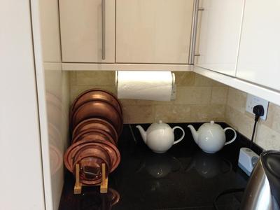 Kitchen roll holder