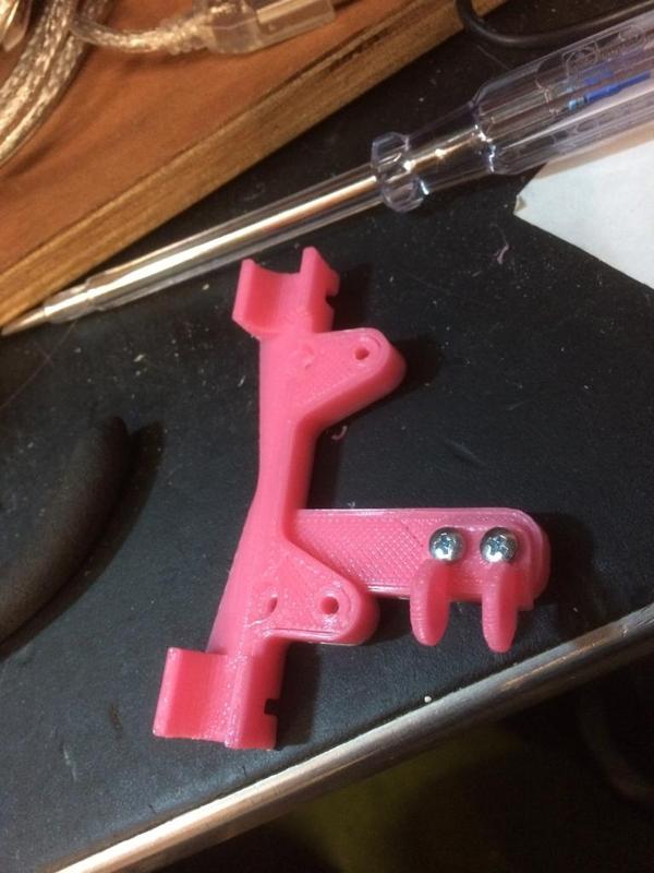 zip tie y-bearing holder for wire chain