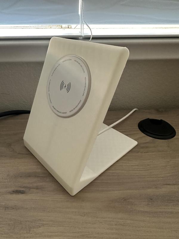 MagSafe iPhone Stand