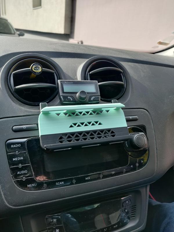 Support téléphone voiture lecteur CD/ Car phone mount CD reader